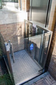 ascensor-media-cabina-discapacitados-castillo-reservado-27