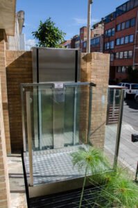 ascensor-media-cabina-discapacitados-castillo-reservado-5