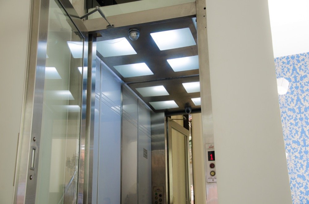 ascensor para espacios reducidos. Hotel Republicano 1910 Girardot