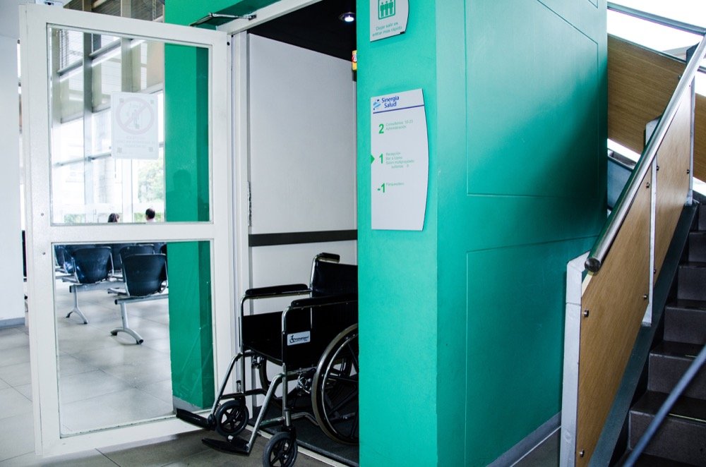 ascensor PMR puertas batientes pereira