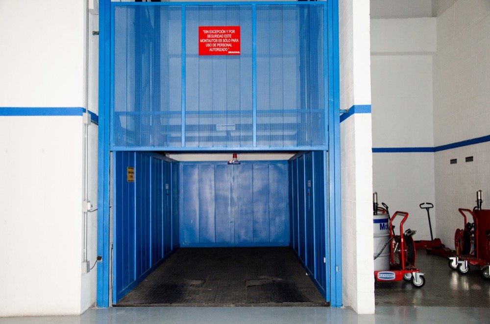 ascensor montacoches hidráulico concesionario andar medellín