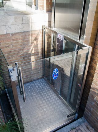 ascensor-media-cabina-discapacitados-castillo-reservado-27
