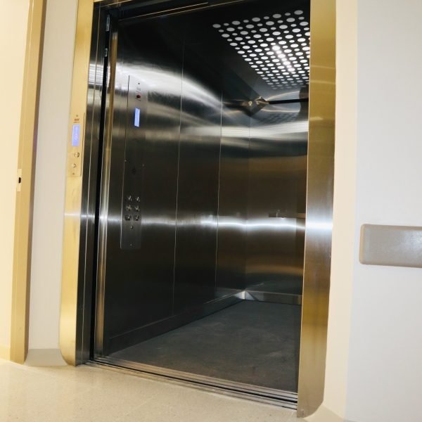 ascensor-pasajero-puerta-automática-10