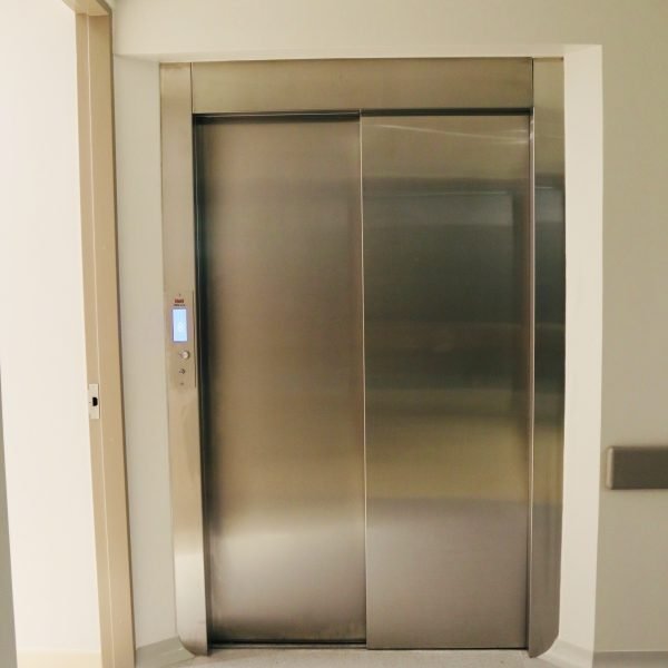 ascensor-pasajero-puerta-automática-9