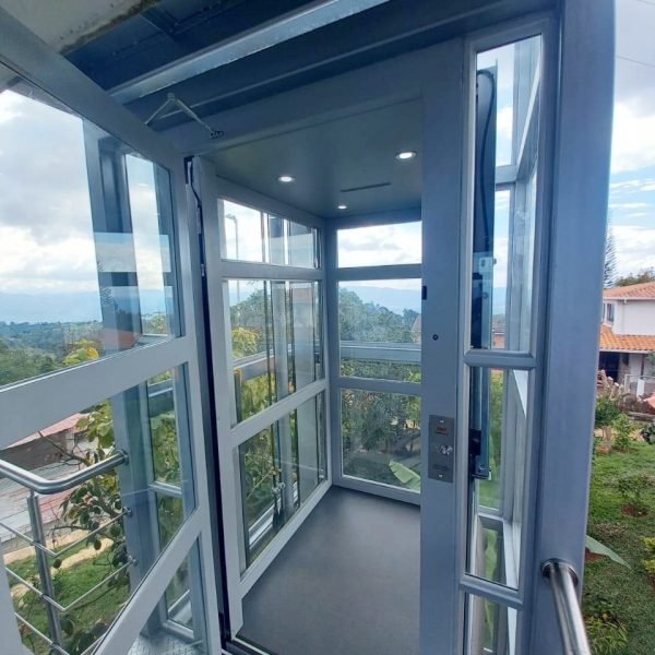 ascensor-pasajero-puerta-batiente-2